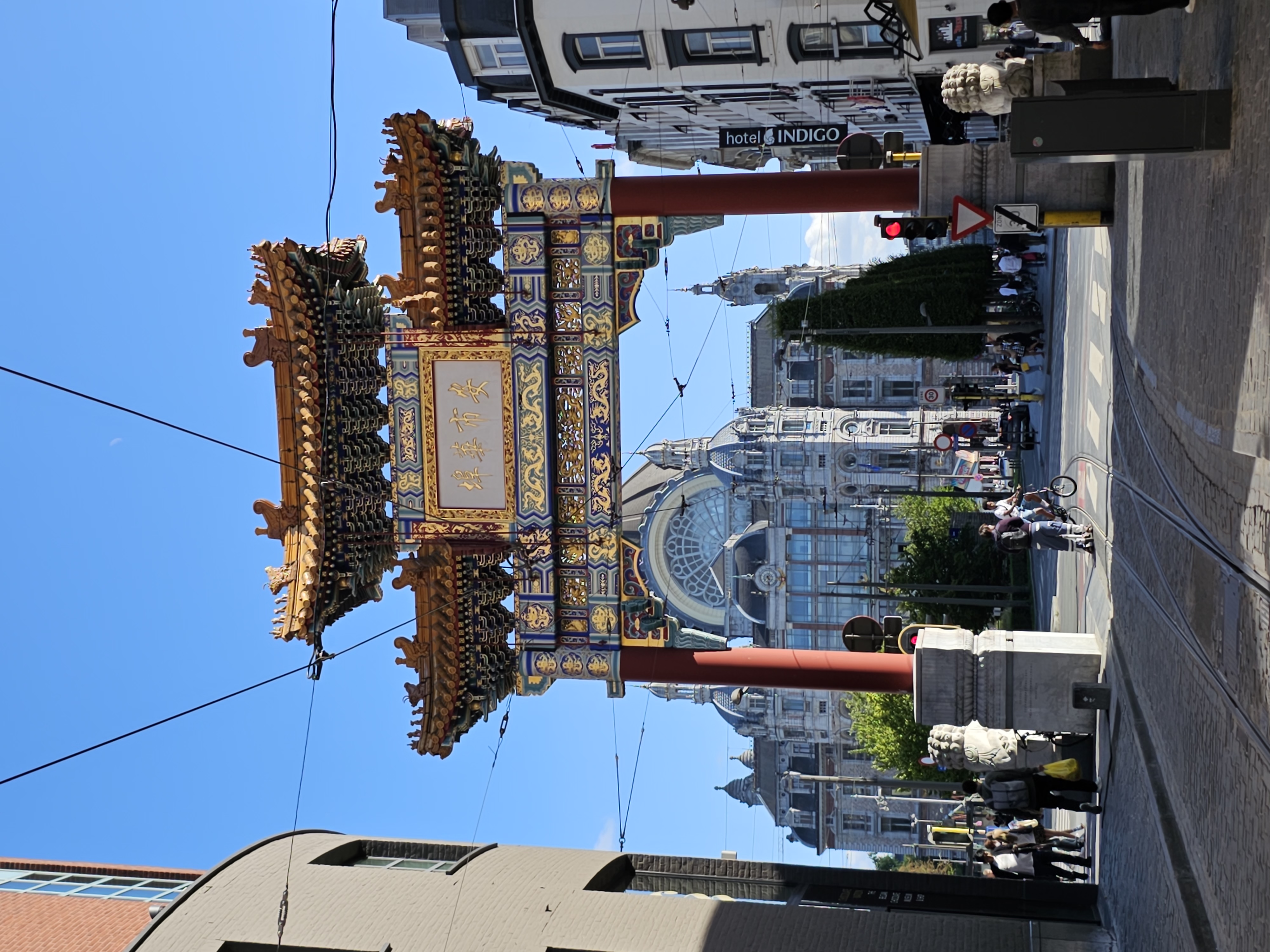 安市华埠牌坊与中央火车站