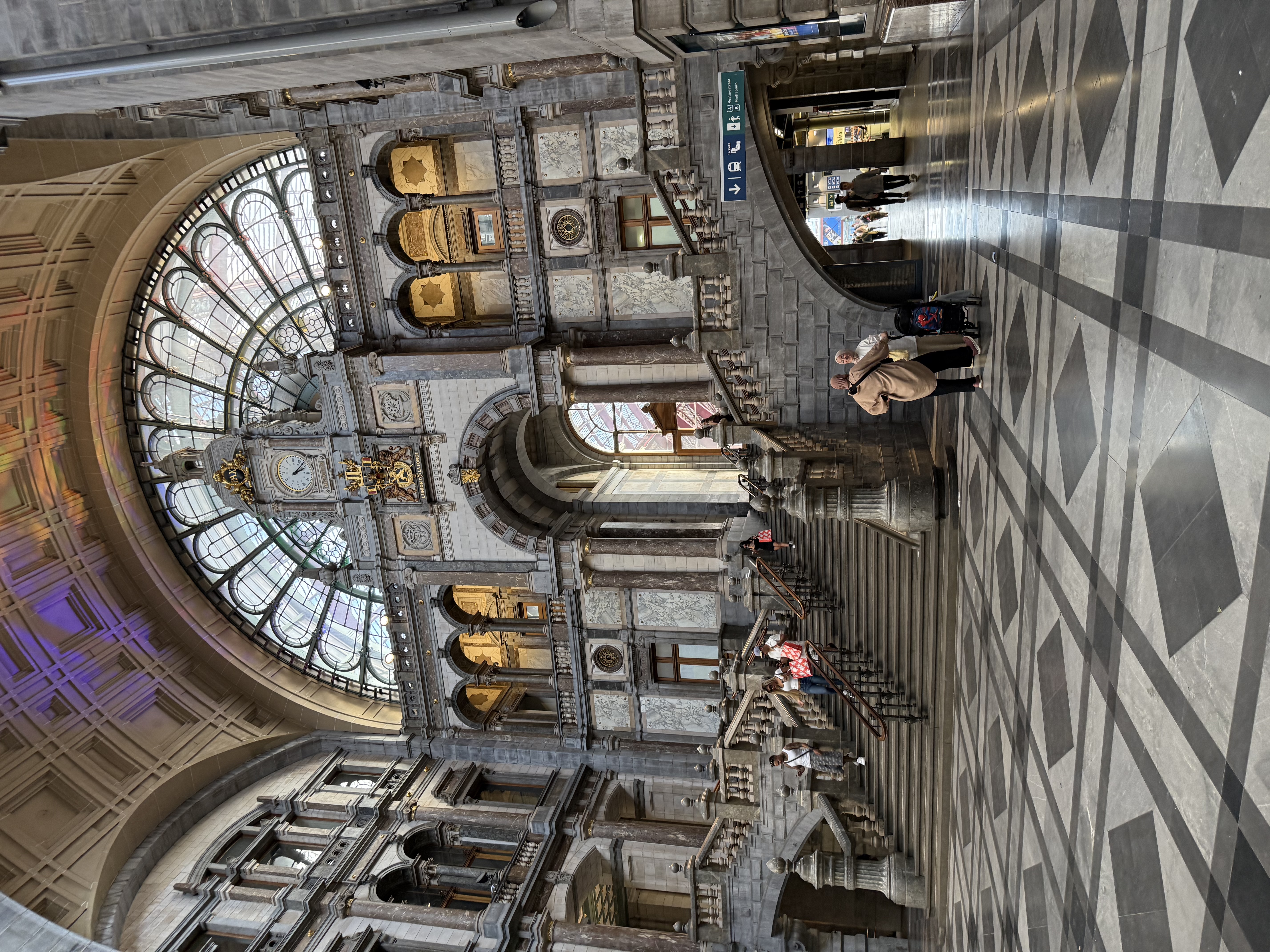 中央火车站内部的大理石穹顶