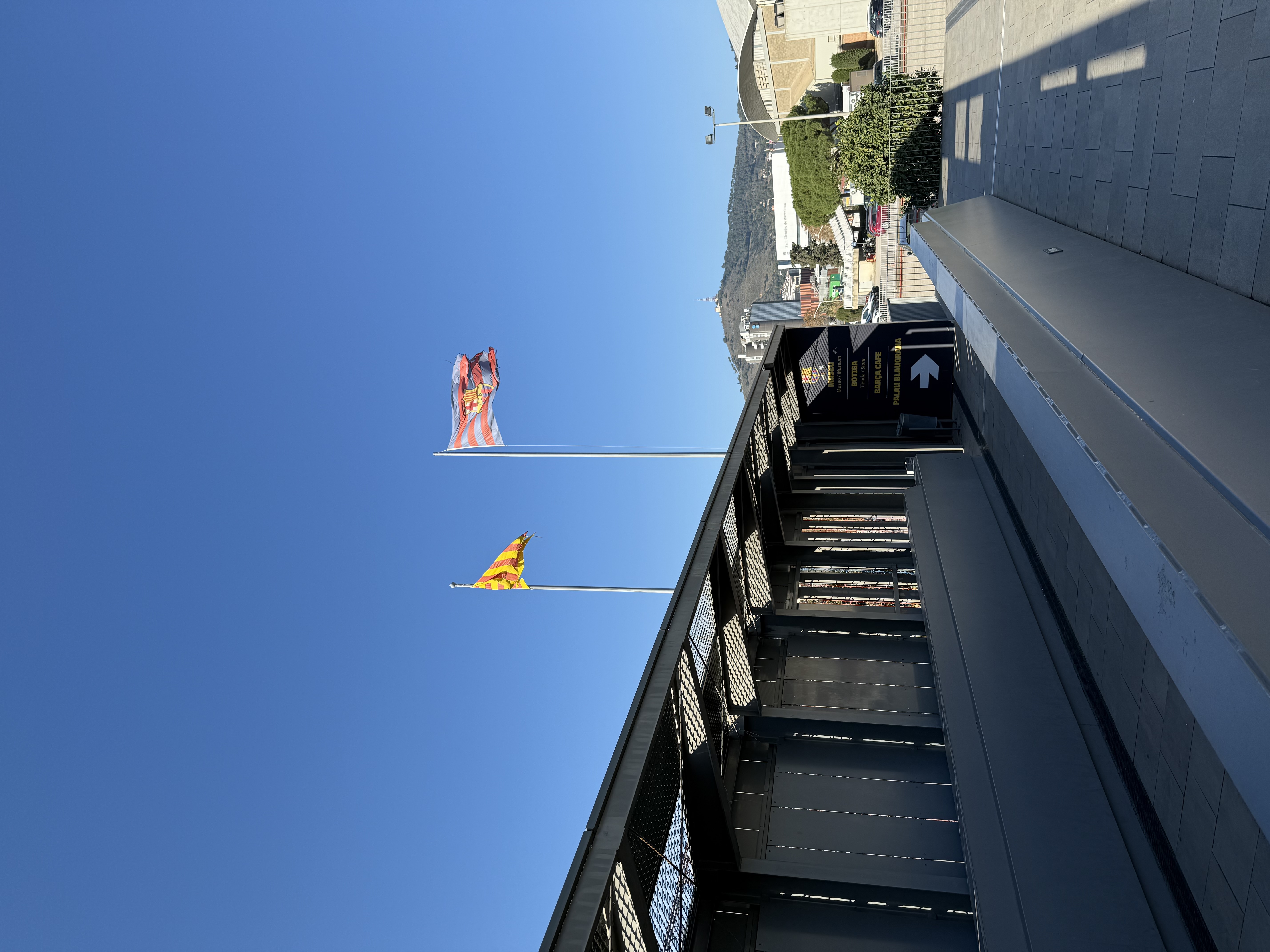 诺坎普外的加泰罗尼亚旗帜