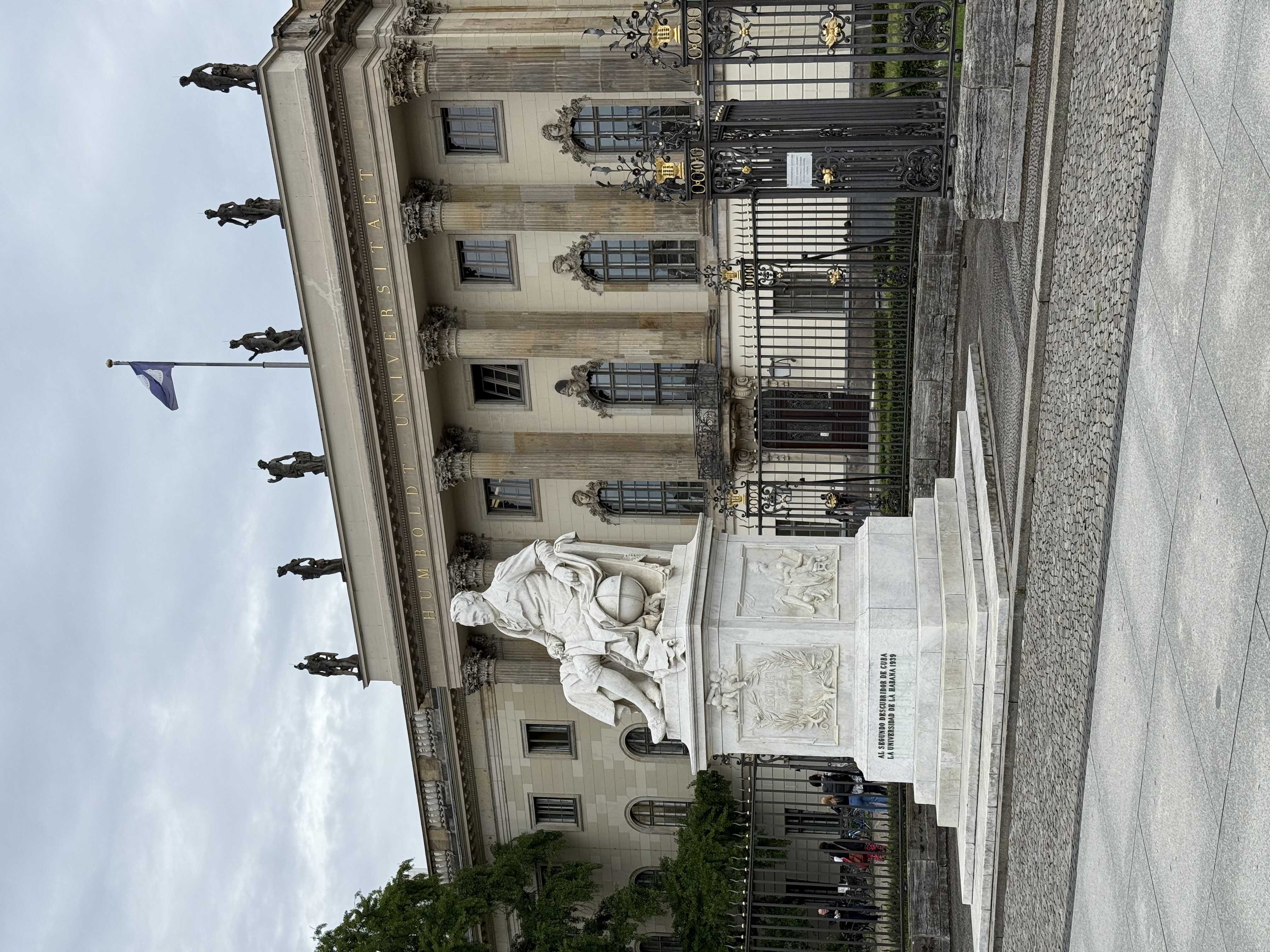 洪堡大学与洪堡像