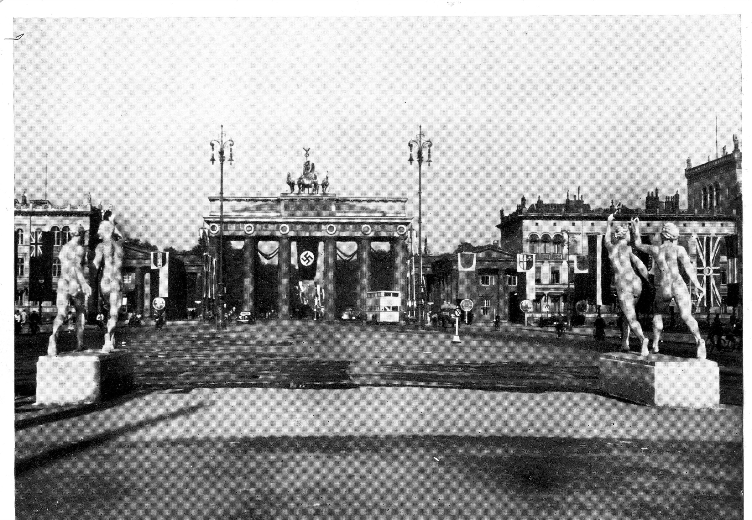 1936 年奥运会期间的勃兰登堡门