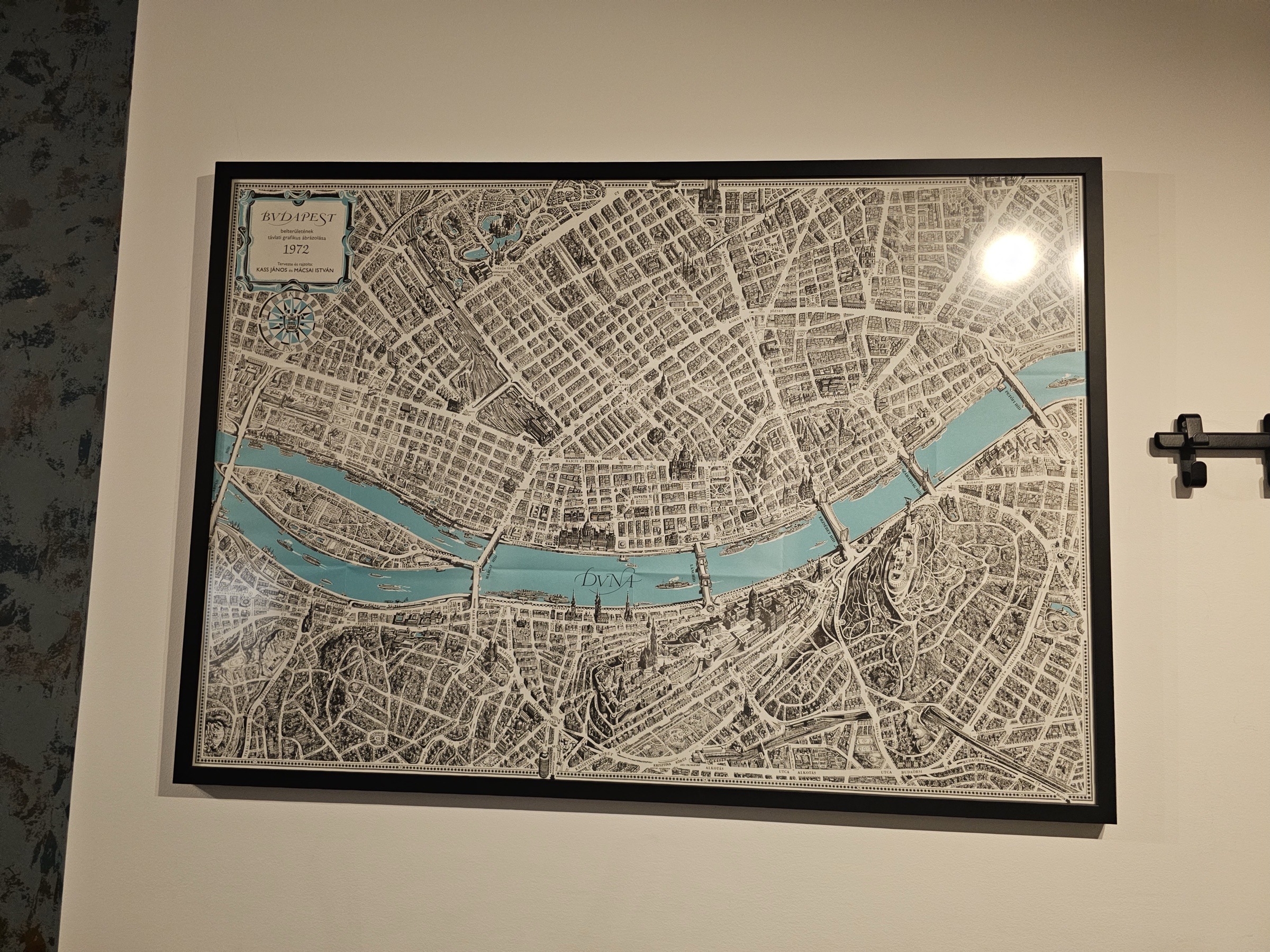 民宿墙上的布达佩斯手绘地图
