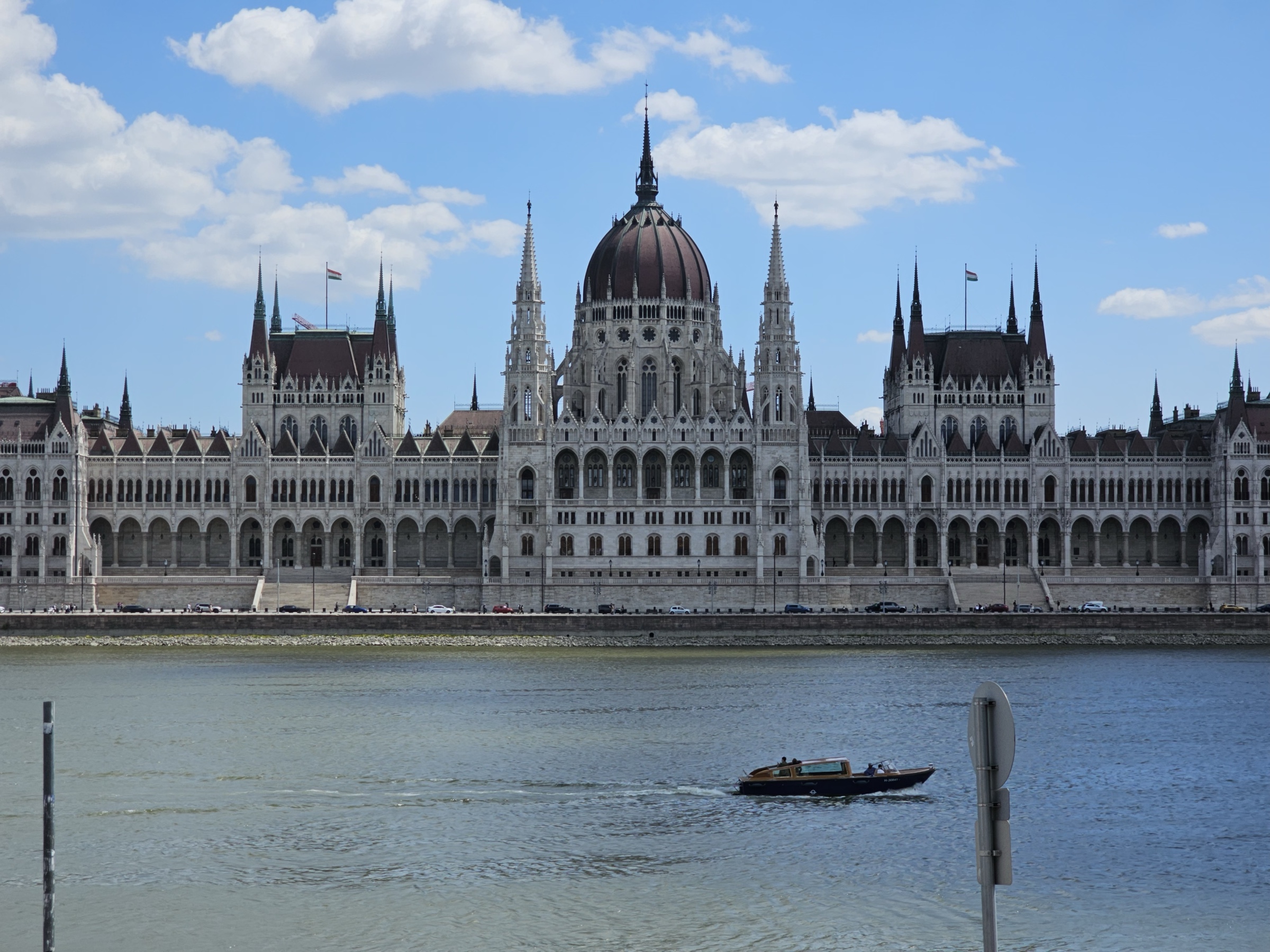 从多瑙河对岸望向国会大厦