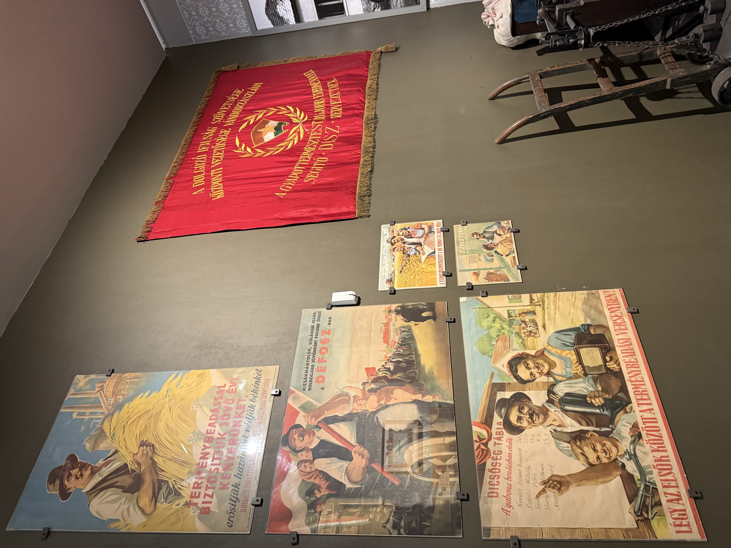 苏维埃时期的宣传画和旗帜