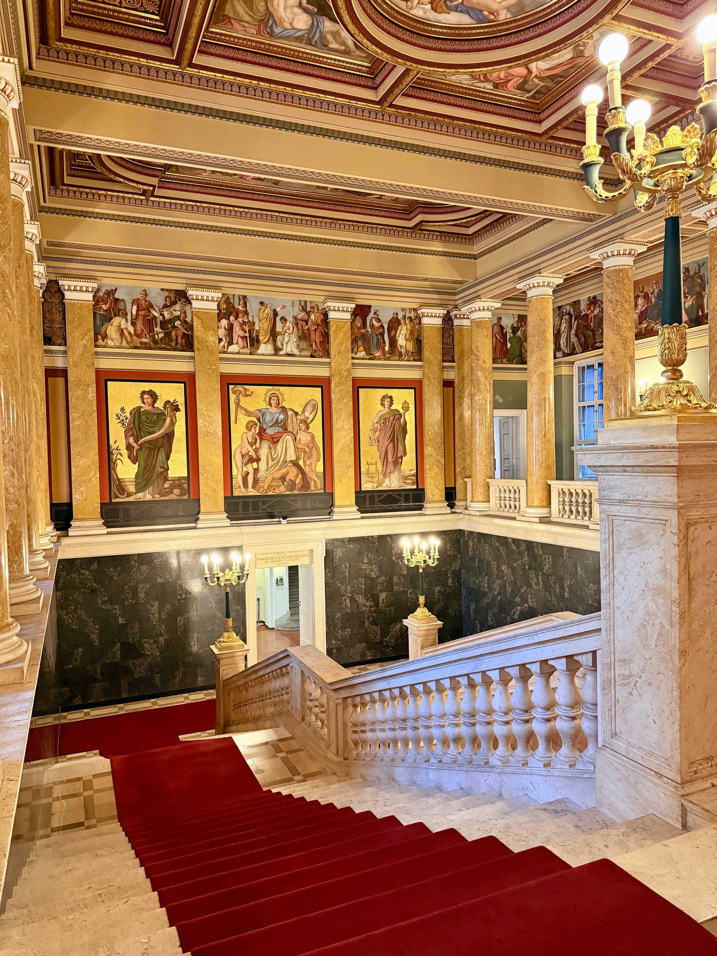 城堡内的大理石楼梯