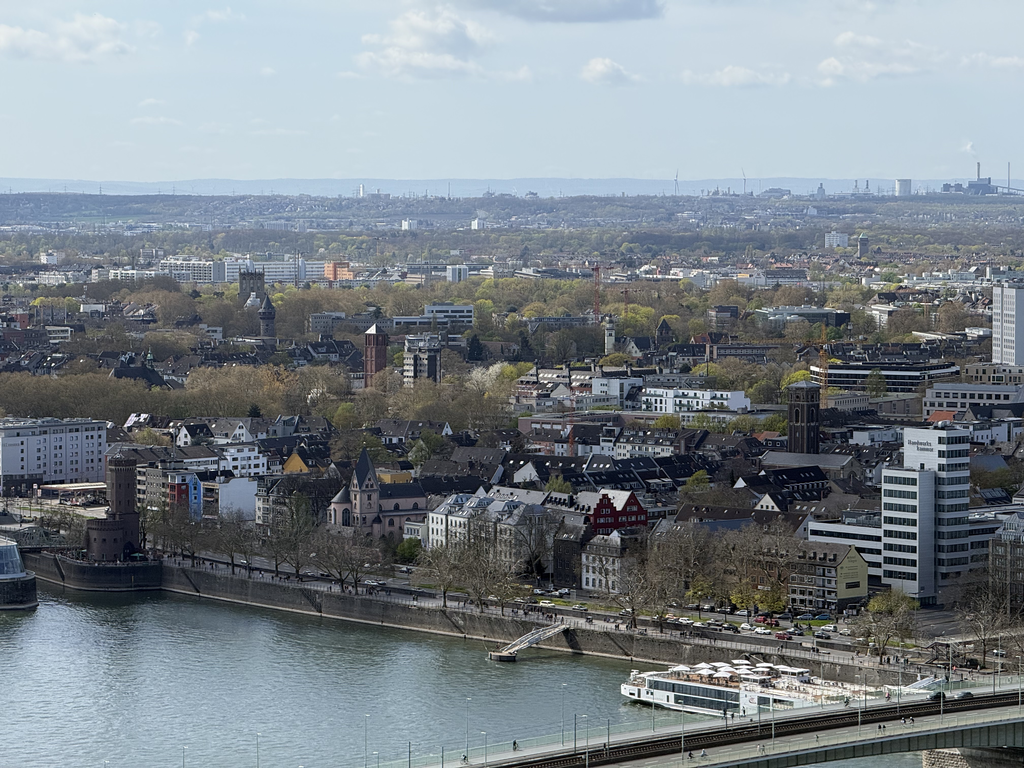 老城与中世纪塔楼