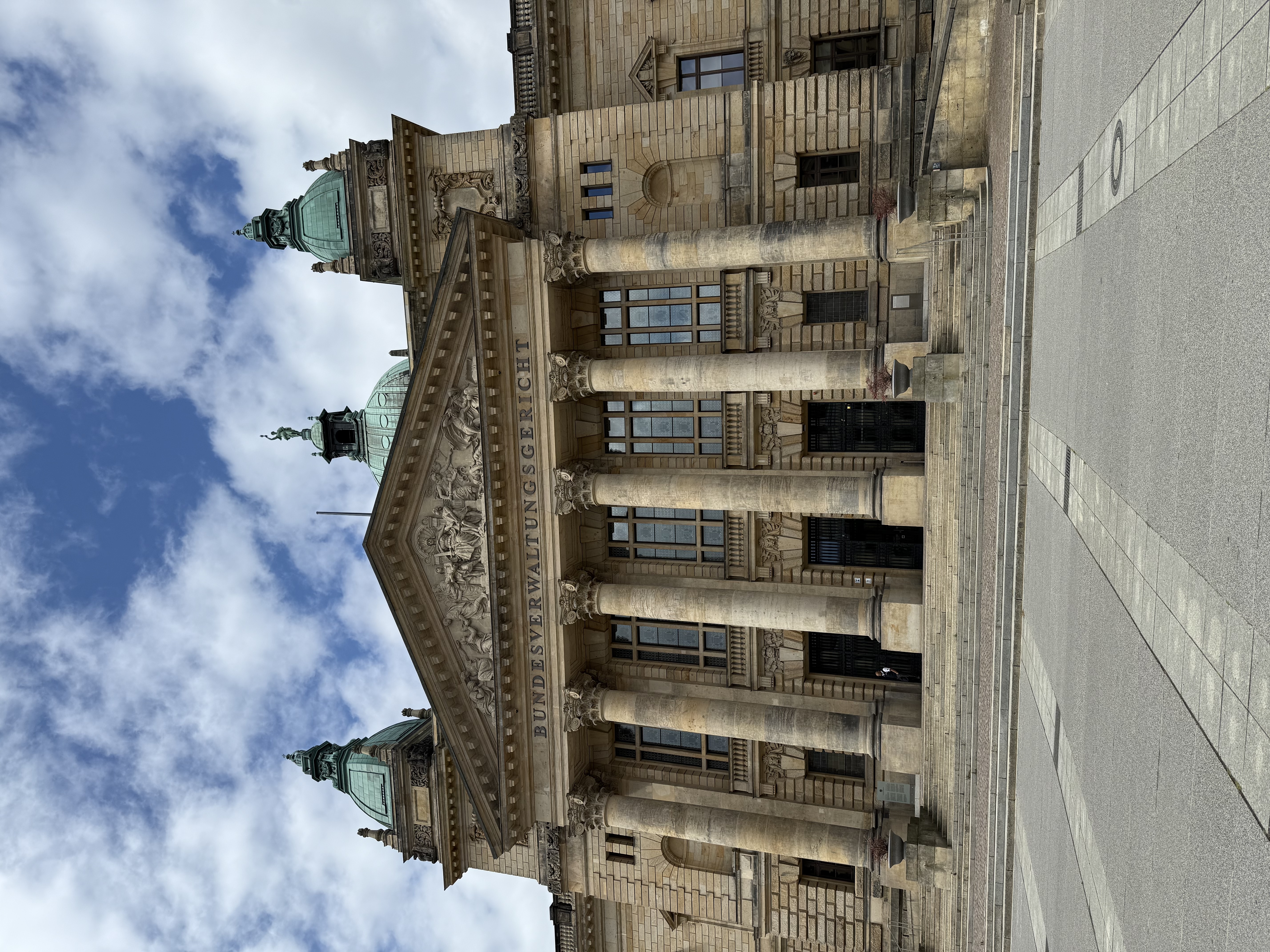 联邦行政法院正面