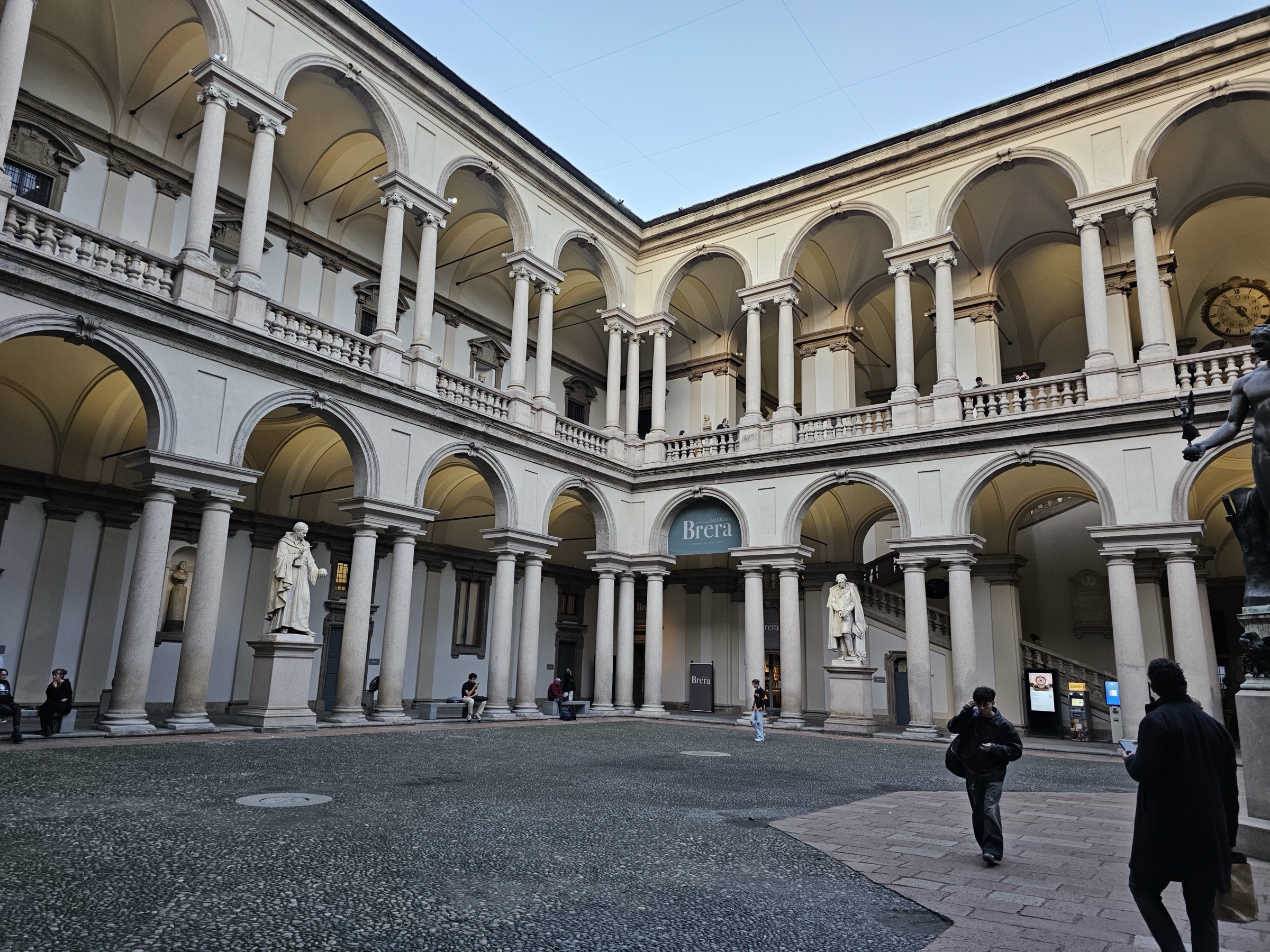 布雷拉宫回廊庭院