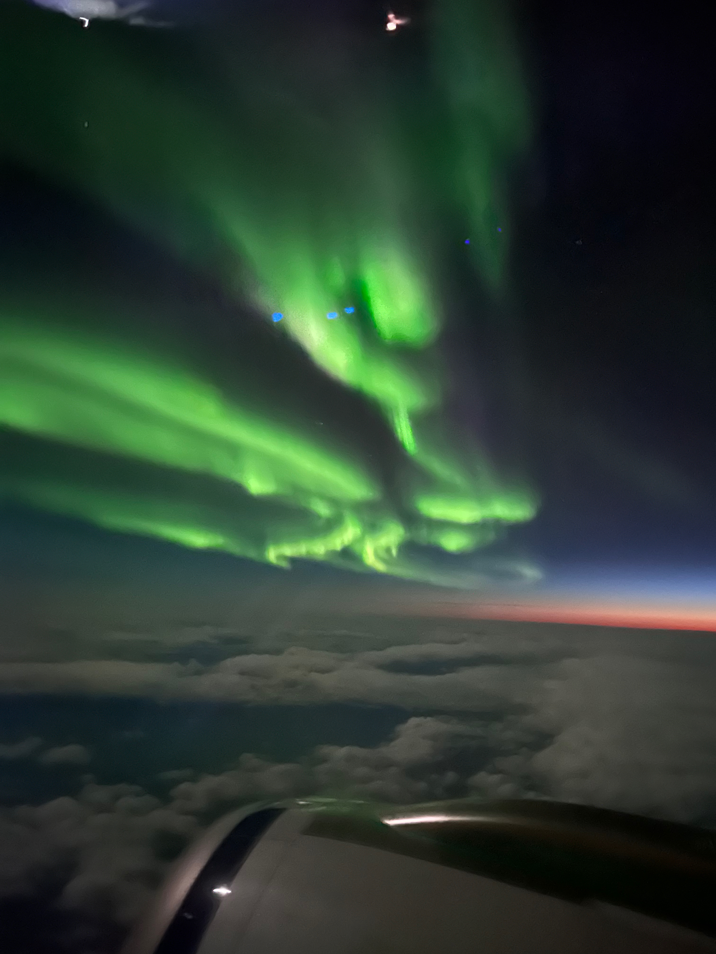 飞机上看到的极光